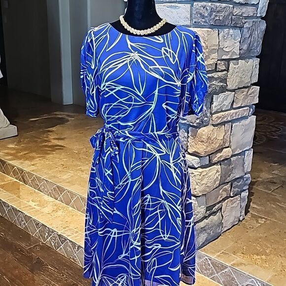 DKNY blue short sleeve Zipp back dress with self tie sz 8 - Picture 1 of 13